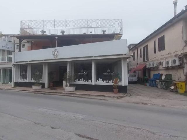 Locale Commerciale in vendita a Aversa, Campania