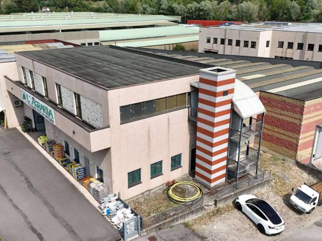 Locale Commerciale in vendita a Luzzana, Lombardia