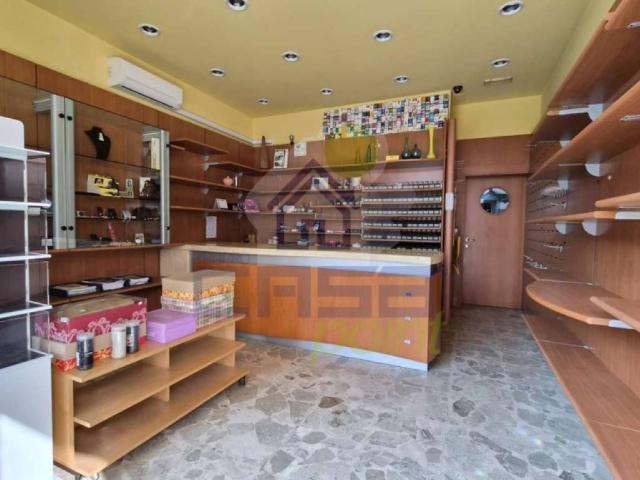 Locale Commerciale in vendita a Bassa Reggiana, Re