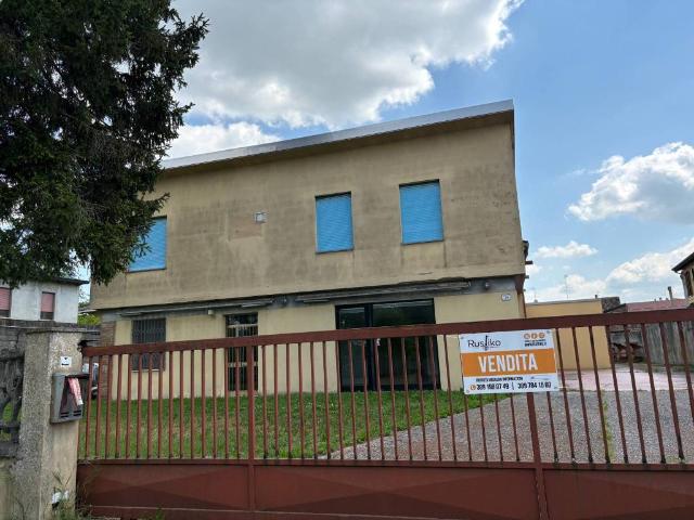 Locale Commerciale in vendita a Bassa Reggiana, Re