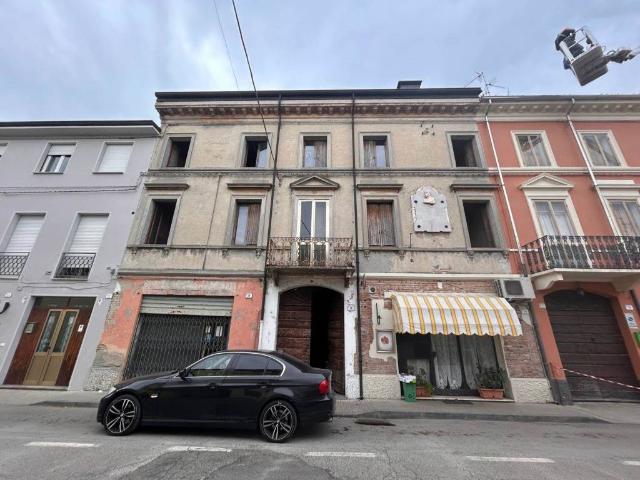 Locale Commerciale in vendita a Bassa Reggiana, Re