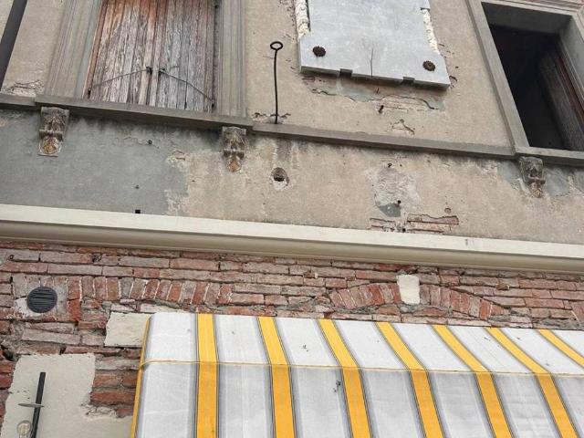 Locale Commerciale in vendita a Bassa Reggiana, Re