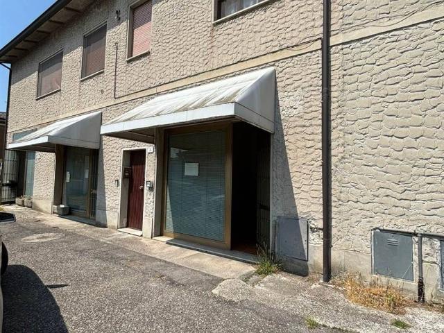 Locale Commerciale in vendita a Bassa Reggiana, Re