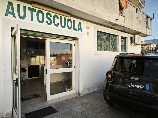 Locale Commerciale in vendita a Calabria, Cosenza