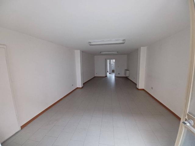 Locale Commerciale in vendita a Macerata Feltria, Pesaro e Urbino