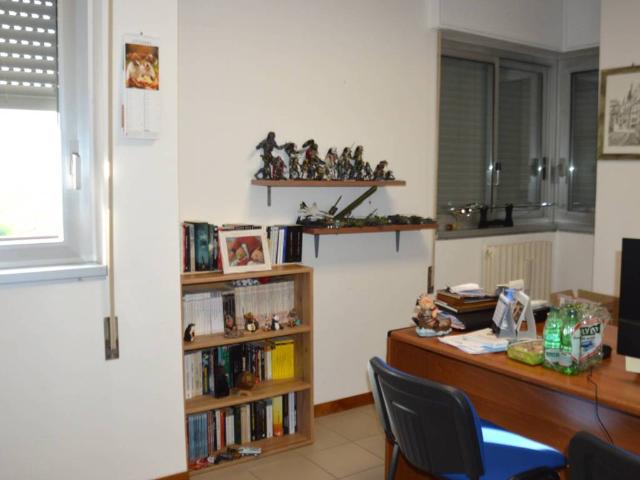 Locale Commerciale in vendita a Colleverde, Marche