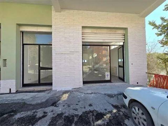 Locale Commerciale in vendita a San Francesco, Marche