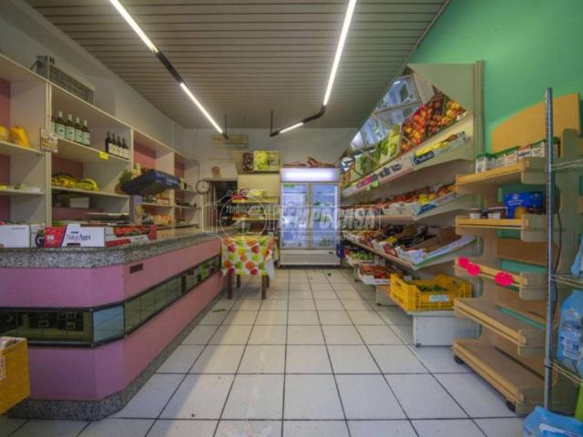 Locale Commerciale in vendita a Fonte Scodella, Marche