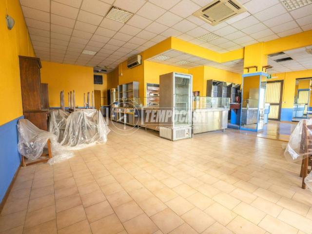 Locale Commerciale in vendita a Collevario, Marche