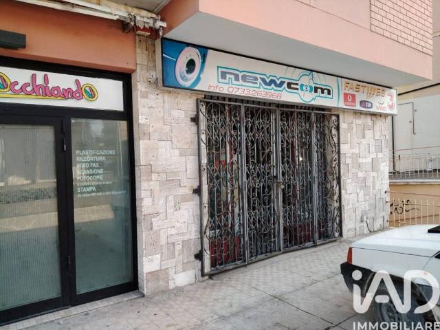 Locale Commerciale in vendita a Marche, Macerata