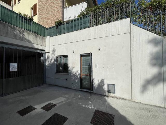 Locale Commerciale in vendita a Vergini, Marche