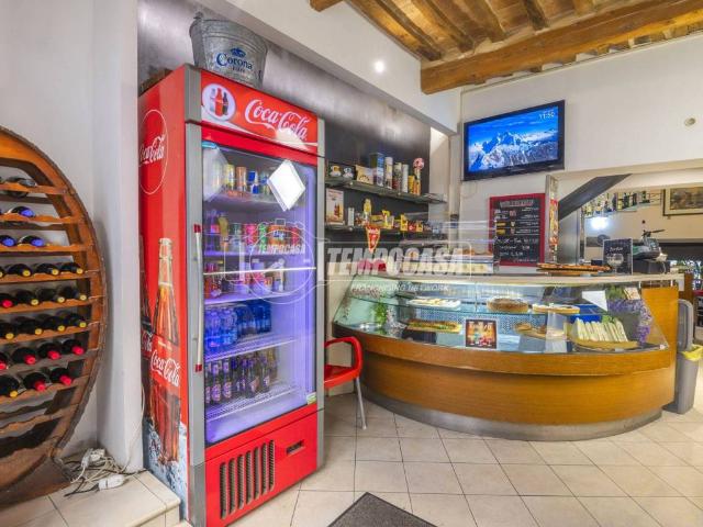 Locale Commerciale in vendita a Centro storico, Marche