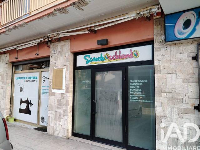 Locale Commerciale in vendita a Marche, Macerata