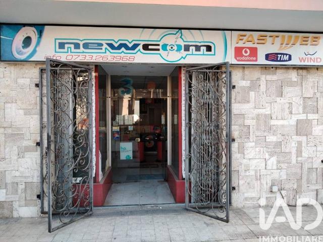 Locale Commerciale in vendita a Marche, Macerata