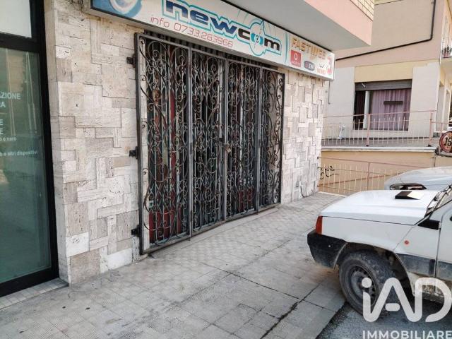 Locale Commerciale in vendita a Marche, Macerata