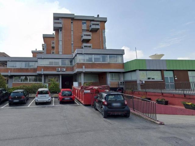 Locale Commerciale in vendita a Colleverde, Marche