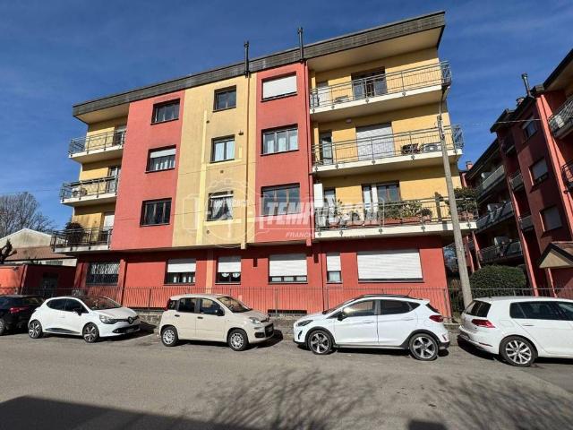 Locale Commerciale in vendita a Macherio, Lombardia
