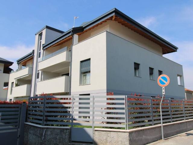 Locale Commerciale in vendita a Macherio, Lombardia