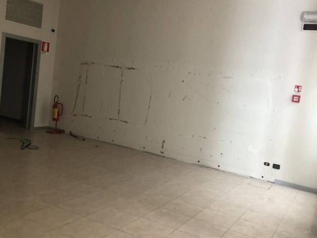 Locale Commerciale in vendita a Unione dei Comuni Bassa Bresciana Occidentale, Maclodio