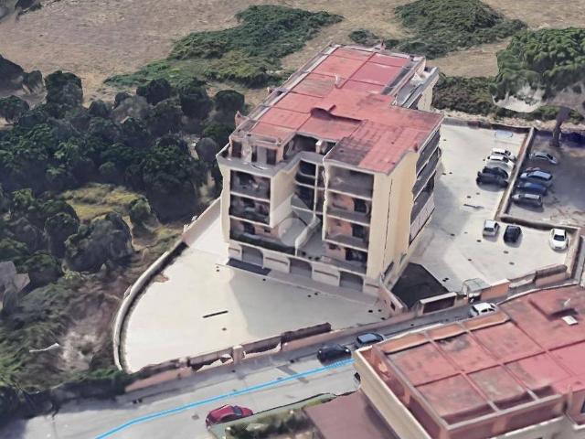 Locale Commerciale in vendita a Maddaloni, Campania