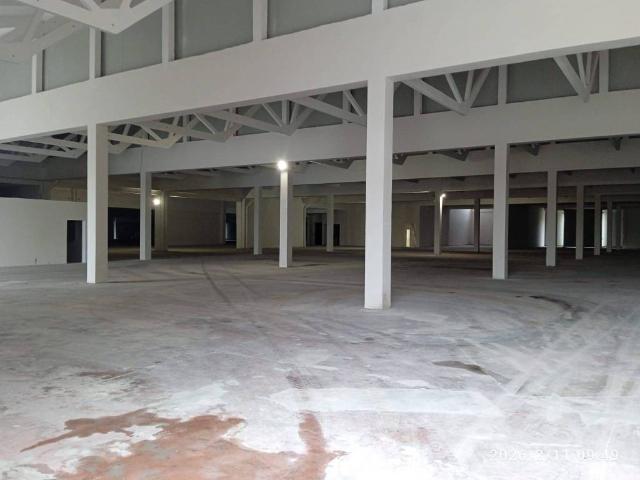 Locale Commerciale in vendita a Maddaloni, Campania