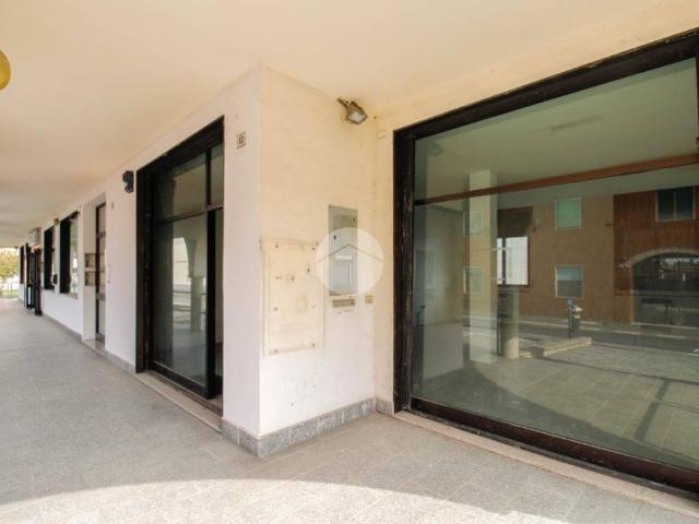 Locale Commerciale in vendita a Madignano, Cremona