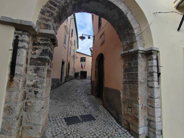 Locale Commerciale in vendita a Maenza, Lazio