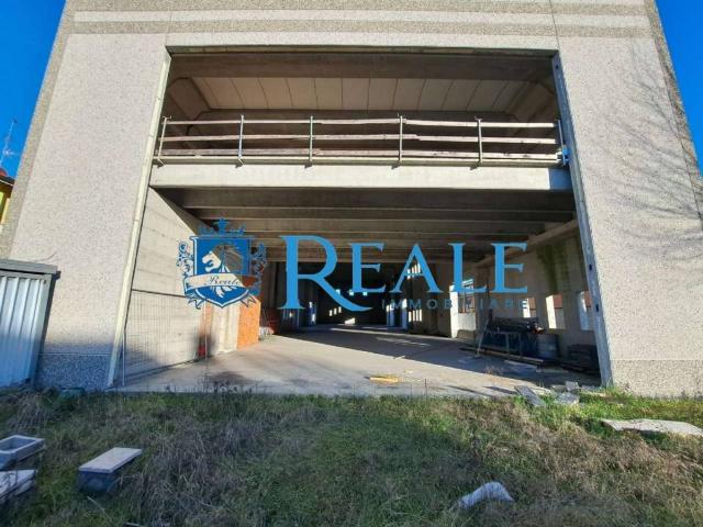 Locale Commerciale in vendita a Magenta, Lombardia