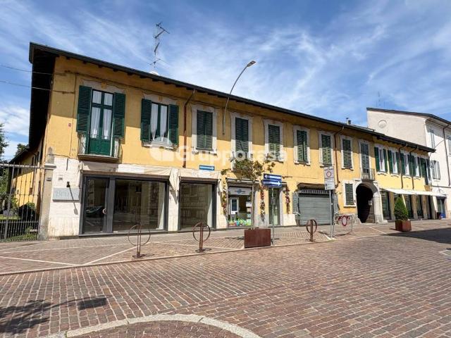 Locale Commerciale in vendita a Magenta, Lombardia