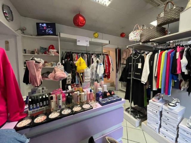 Locale Commerciale in vendita a Magenta, Lombardia