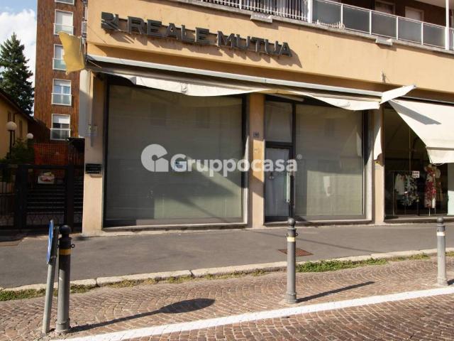 Locale Commerciale in vendita a Magenta, Lombardia