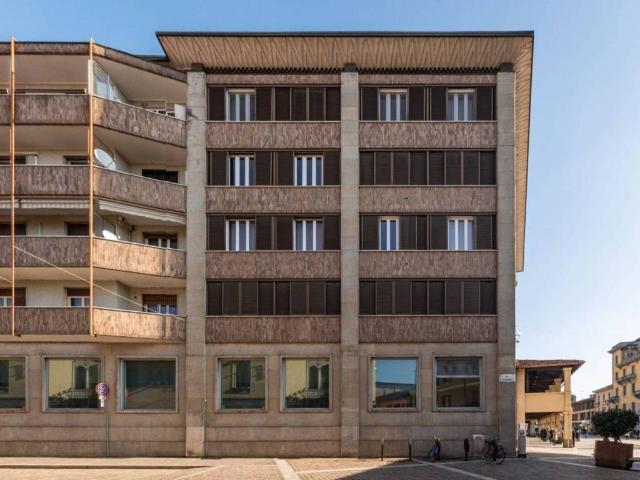 Locale Commerciale in vendita a Magenta, Lombardia