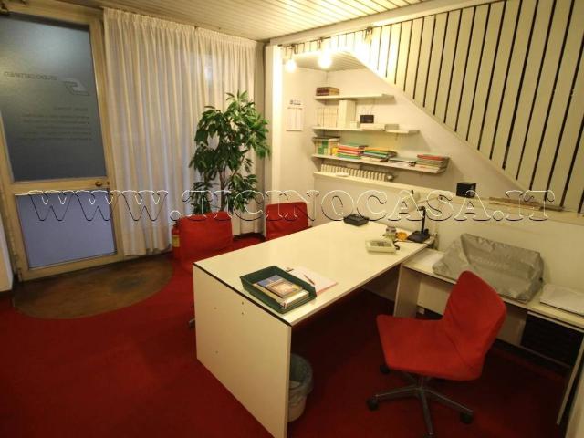 Locale Commerciale in vendita a Magenta, Lombardia