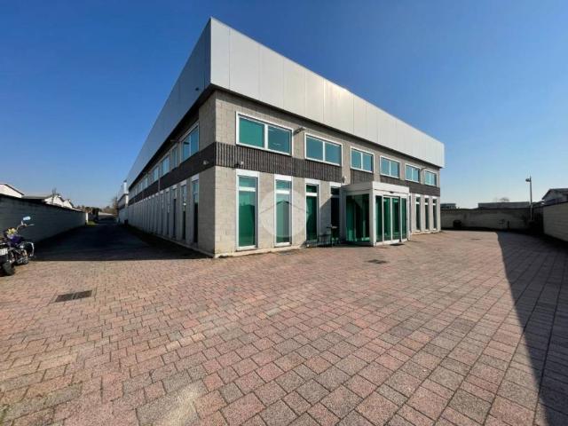 Locale Commerciale in vendita a Magenta, Lombardia