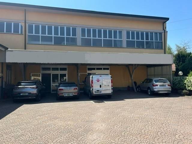 Locale Commerciale in vendita a Magenta, Lombardia