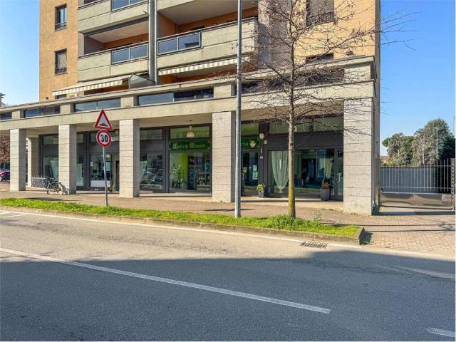 Locale Commerciale in vendita a Magenta, Lombardia