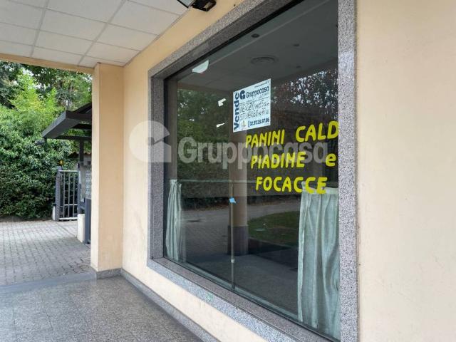 Locale Commerciale in vendita a Magenta, Lombardia
