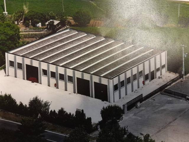 Locale Commerciale in vendita a Casenuove, Magione