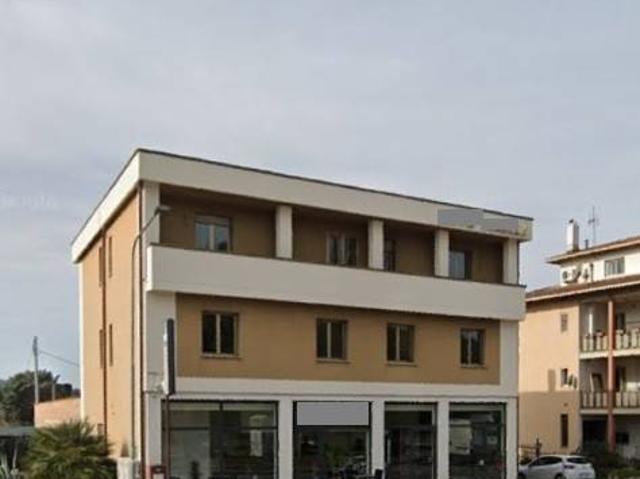 Locale Commerciale in vendita a Magione, Umbria