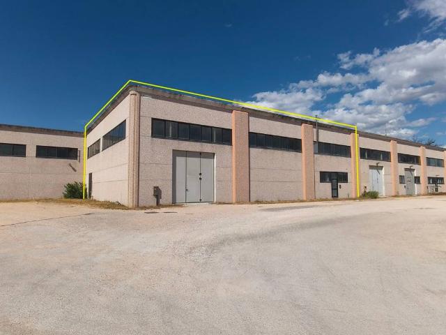 Locale Commerciale in vendita a Magione, Umbria
