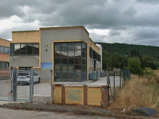 Locale Commerciale in vendita a Casenuove, Magione