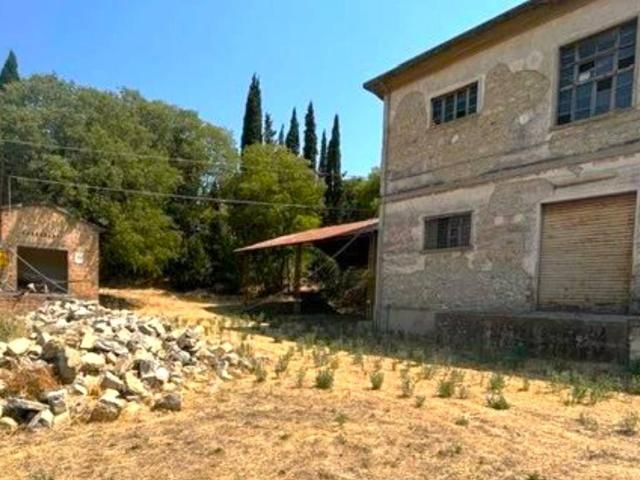 Locale Commerciale in vendita a Magione, Umbria