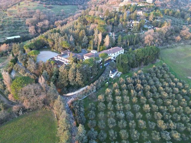 Locale Commerciale in vendita a Magione, Umbria