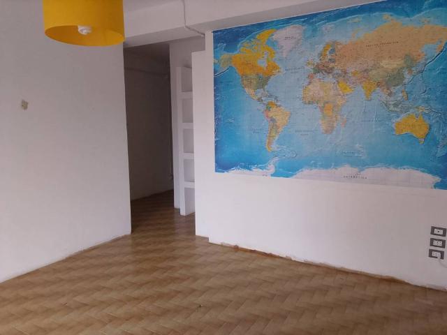Locale Commerciale in vendita a Magione, Umbria