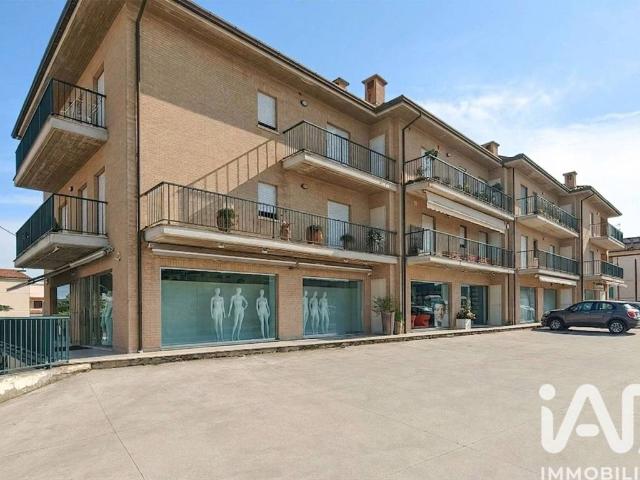 Locale Commerciale in vendita a Marche, Fermo