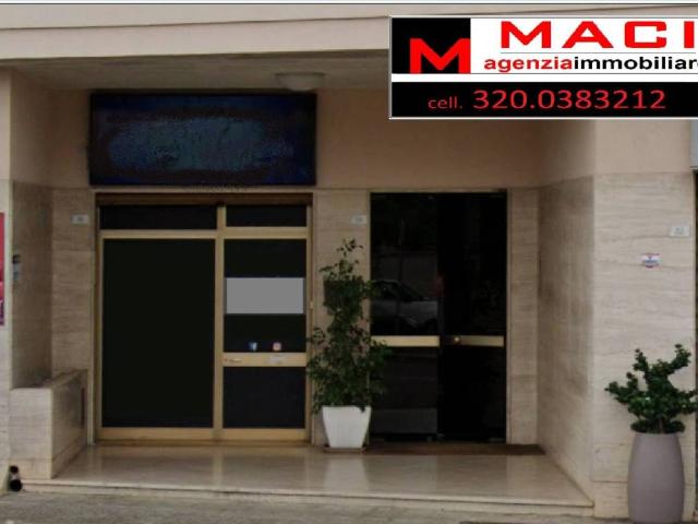 Locale Commerciale in vendita a Puglia, Lecce