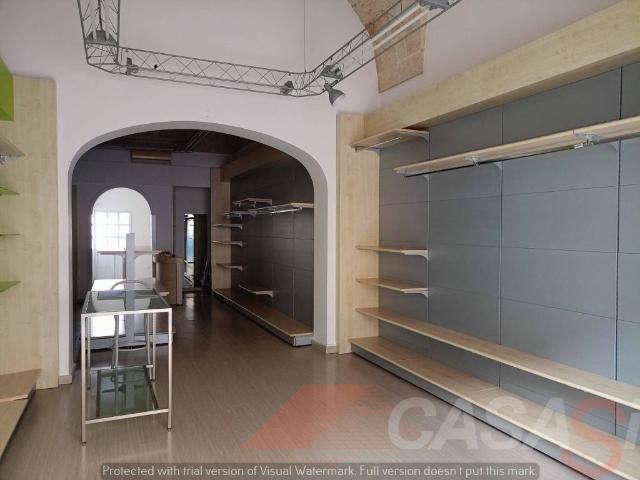 Locale Commerciale in vendita a Puglia, Lecce