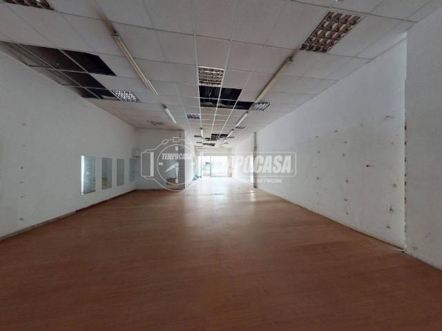 Locale Commerciale in vendita a Puglia, Lecce