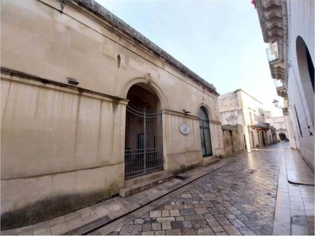 Locale Commerciale in vendita a Puglia, Lecce
