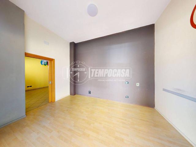 Locale Commerciale in vendita a Puglia, Lecce
